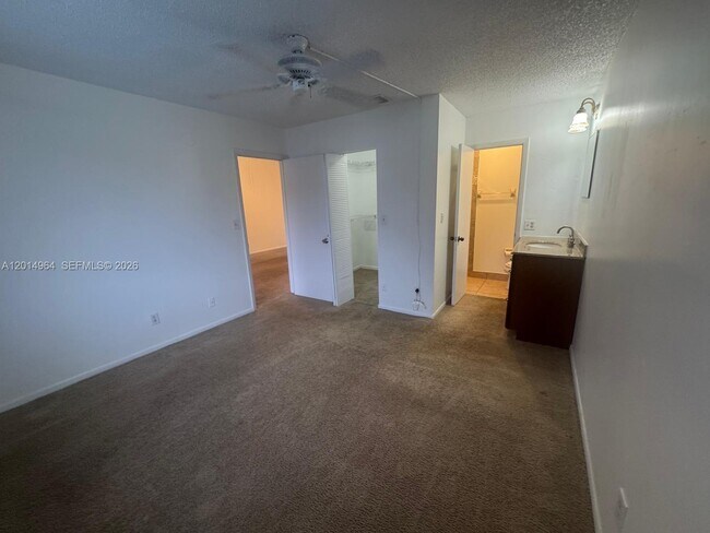 Building Photo - 142 NW 60th Ave