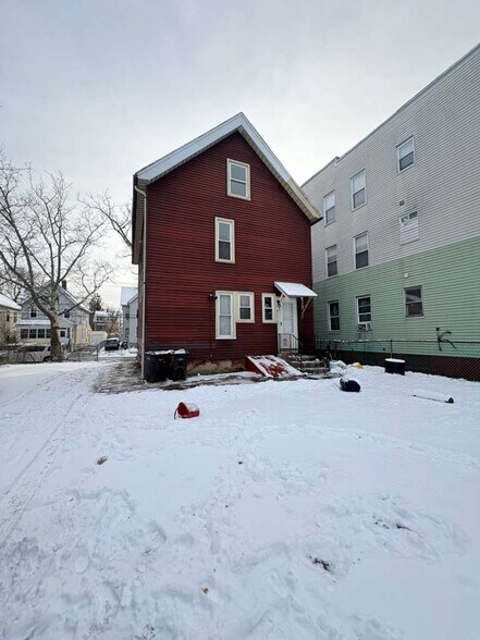 Building Photo - 253 W Ivy St