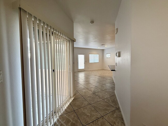 Building Photo - 4 BED, 2.5 BATH, 2 CAR-GARAGE, TWO-STORY, SINGLE FAMILY HOME FOR