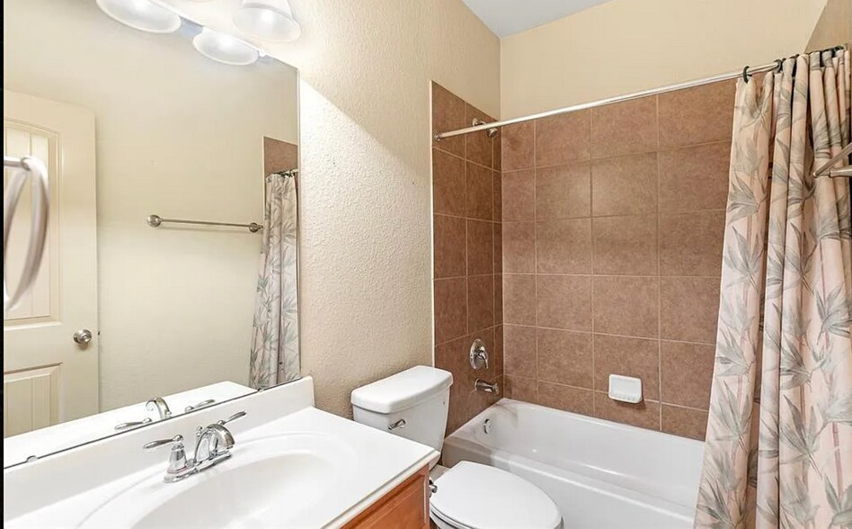 Bathroom 2 - 22539 Stillwater Valley Ln