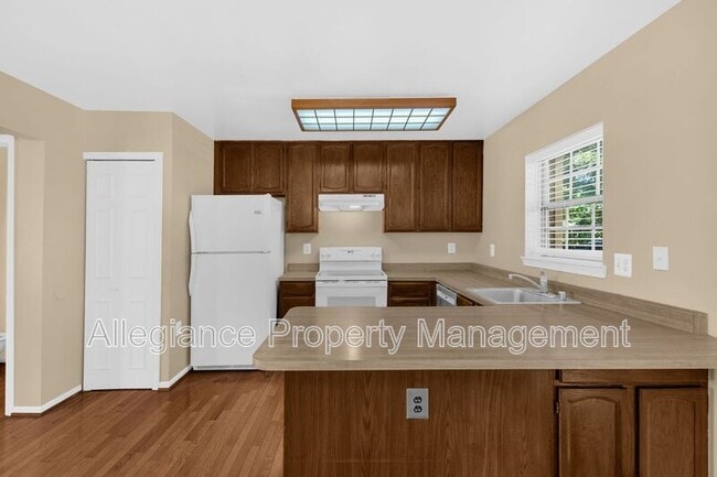 Building Photo - 5743 Burke Towne Ct