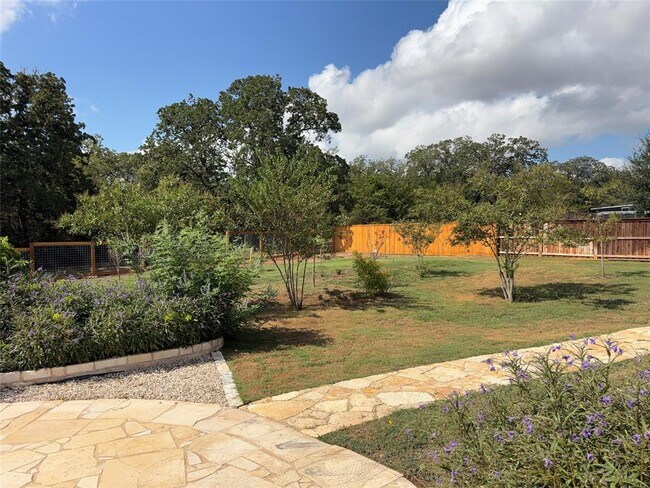 Building Photo - 337 Chisholm Trail