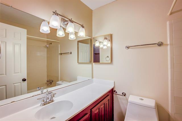 Building Photo - 300 Stoneledge Dr