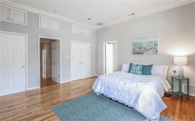 Building Photo - 507 Boulevard NE