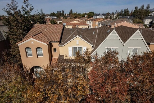 Building Photo - UPGRADED HOME IN HIGHLY CENTRAL SETTING.  RARE 3-BED/3-BATH FLOOR PLAN!