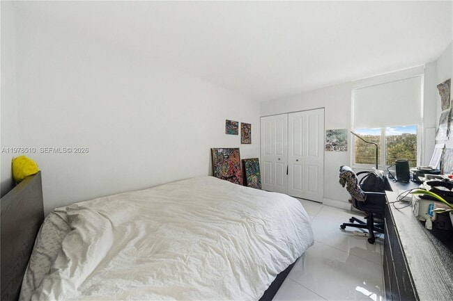 Building Photo - 9210 Fontainebleau Blvd