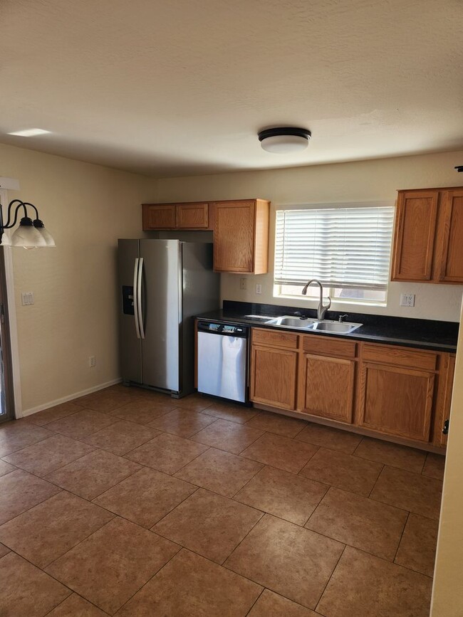 Building Photo - 3bd 2 ba Home in Quiet San Tan Valley