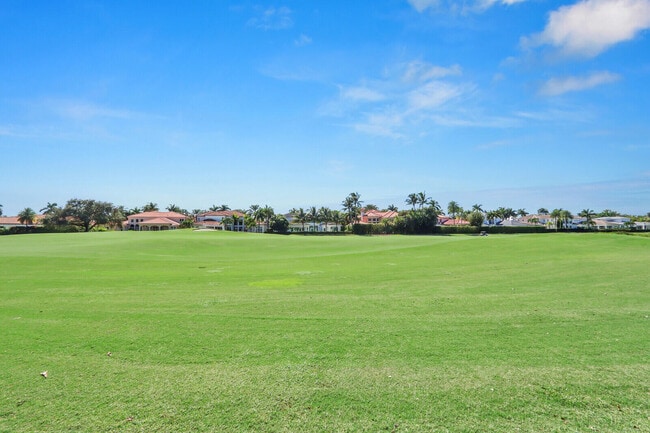 Building Photo - 528 Les Jardin Dr