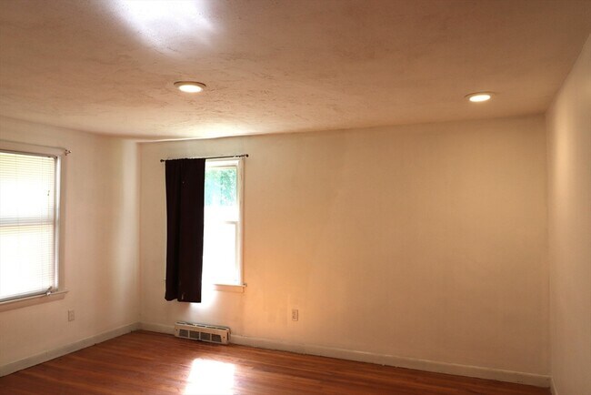 Building Photo - 845 Stafford St