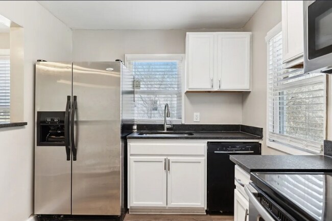 Building Photo - 306 W 17th St