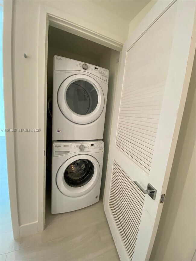 Building Photo - 2000 Metropica Wy