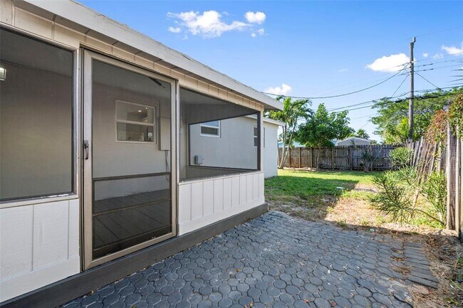 Building Photo - 5641 NE 8th Ave