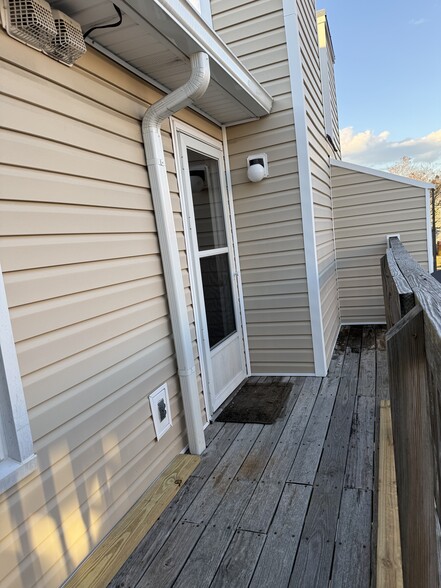 Building Photo - 1414 Deerpond Ln