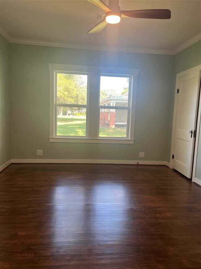 Building Photo - 803 Austin St