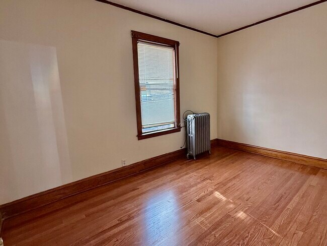 Building Photo - 2855 N Ridgeway Ave