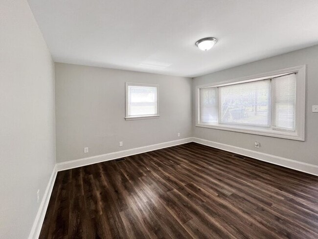 Building Photo - 4332 Welling Ave