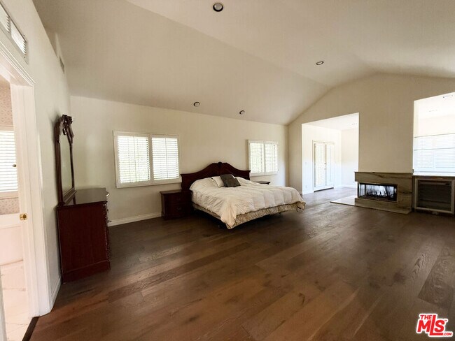 Building Photo - 15020 Encanto Dr