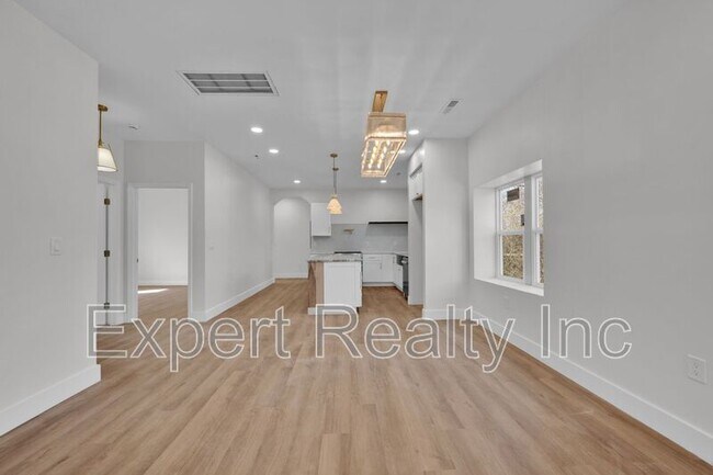 Building Photo - 1720 34th Pl N