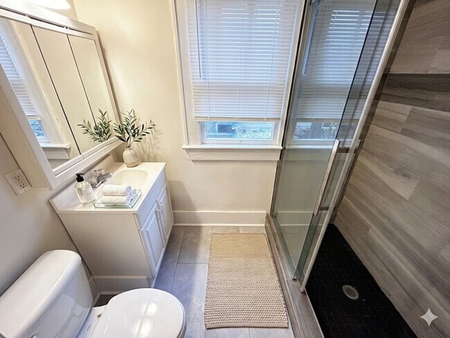 Building Photo - 2561 Rosselle St