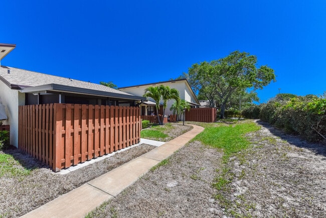 Building Photo - 7914 SE Villa Cir