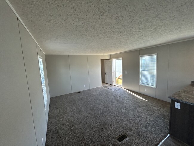 Building Photo - 648 Oregon St