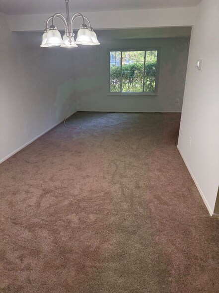 Building Photo - 10210 Swinging Bridge Dr