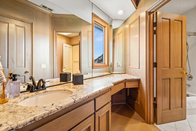 Building Photo - 6408 E Mercer Way