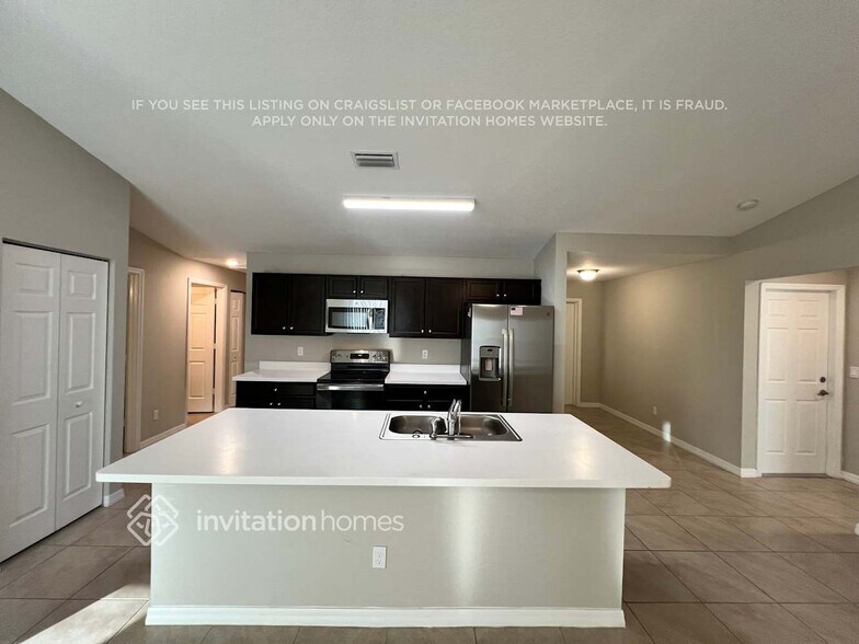 Building Photo - 2261 SE Heathwood Cir