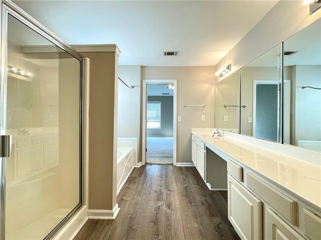 Building Photo - 2852 Briaroak Dr