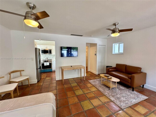 Primary Photo - 2918 Bird Ave