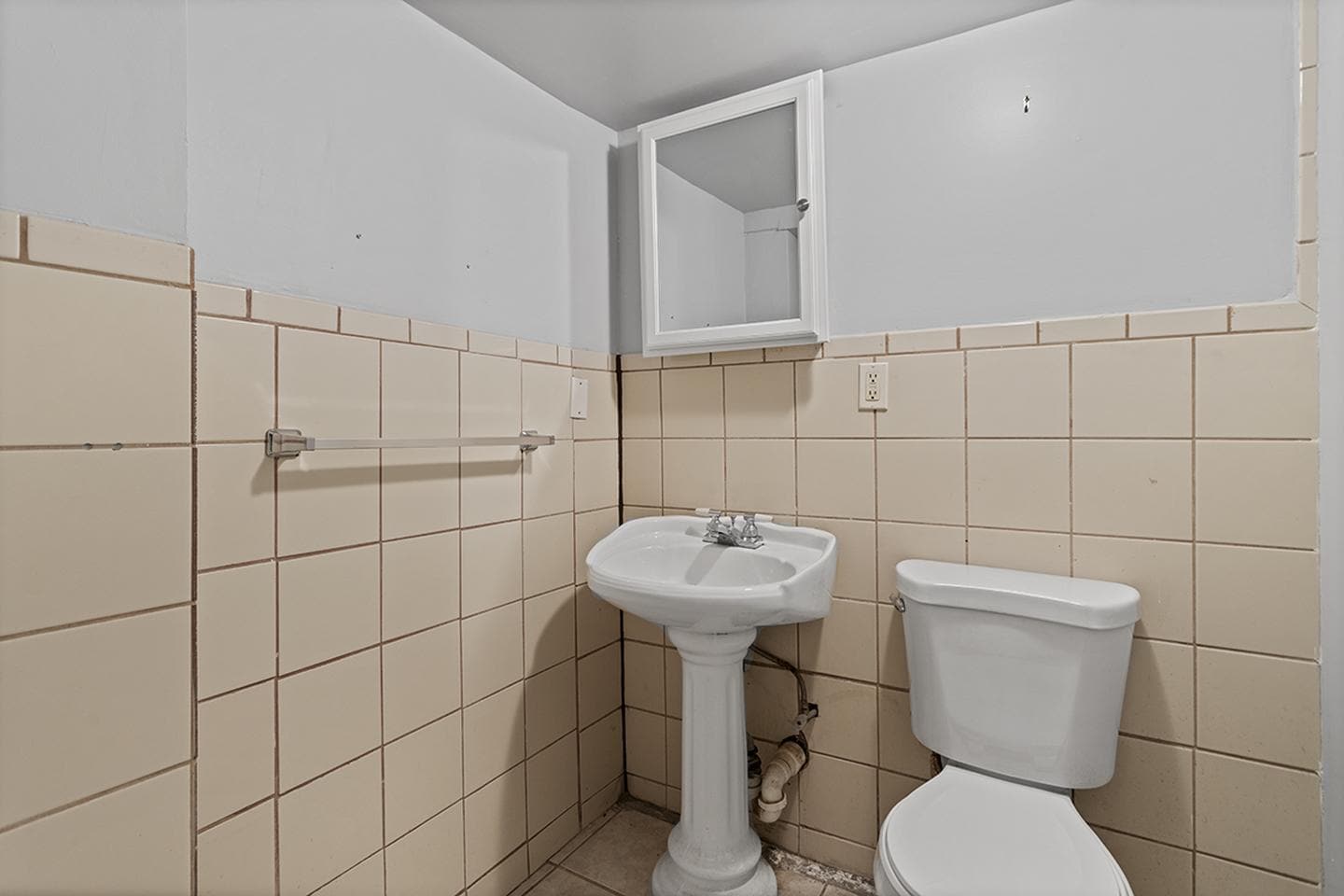 Building Photo - Upscale Bushwick apartment 2 blocks from L Line