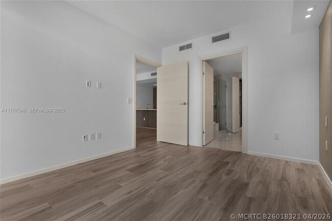 Building Photo - 801 S Miami Ave