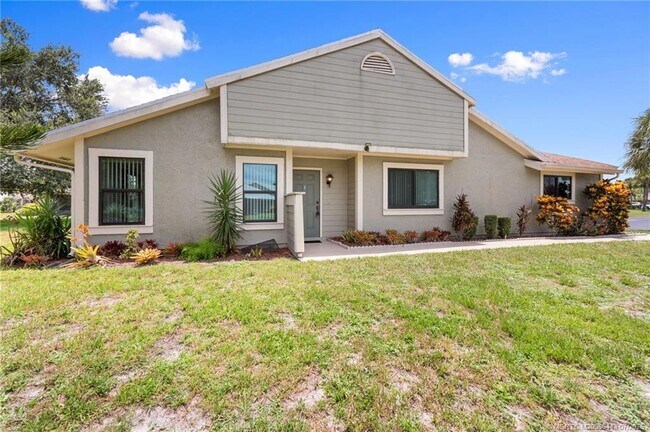Building Photo - 1496 SE Colchester Cir