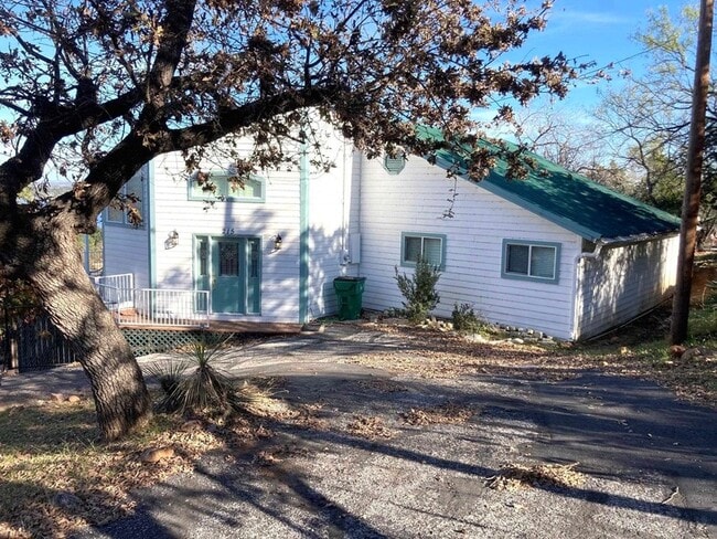 Building Photo - 215 Mountain Top