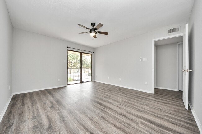 Building Photo - 1818 Augusta Dr