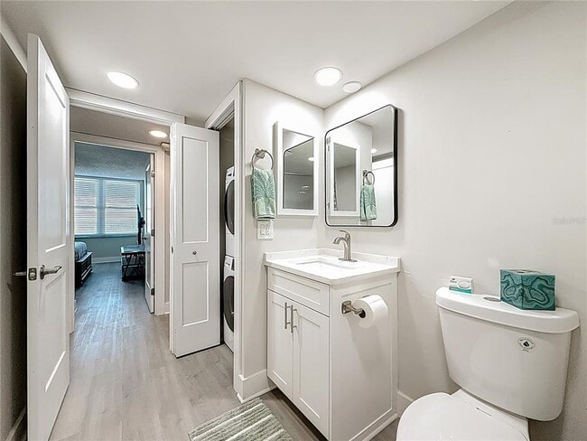 Building Photo - 400 Island Way