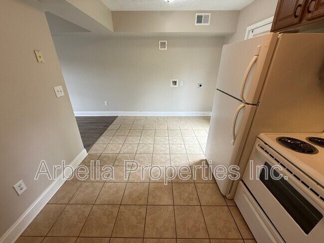 Building Photo - 133 Walker St