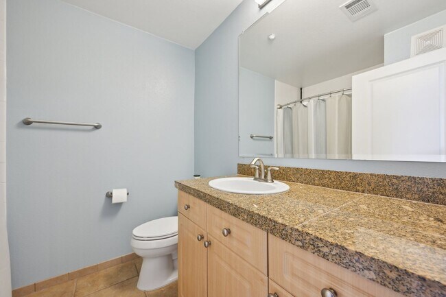 Building Photo - 5677 S Park Pl