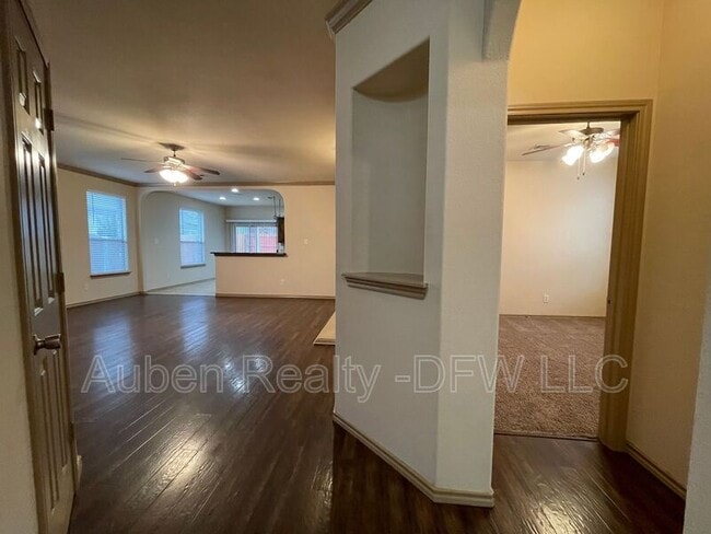 Building Photo - 532 Baverton Ln