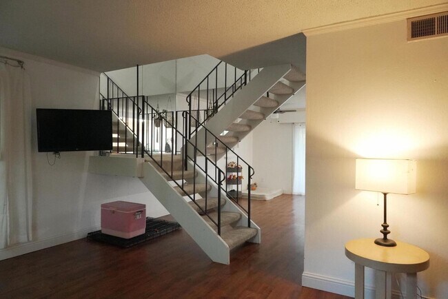 Building Photo - Welcome to your Private Retreat in Citrus Heights!