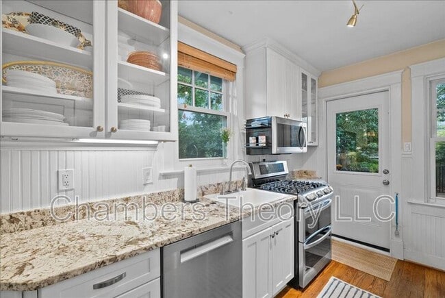 Building Photo - 23 E Walnut St