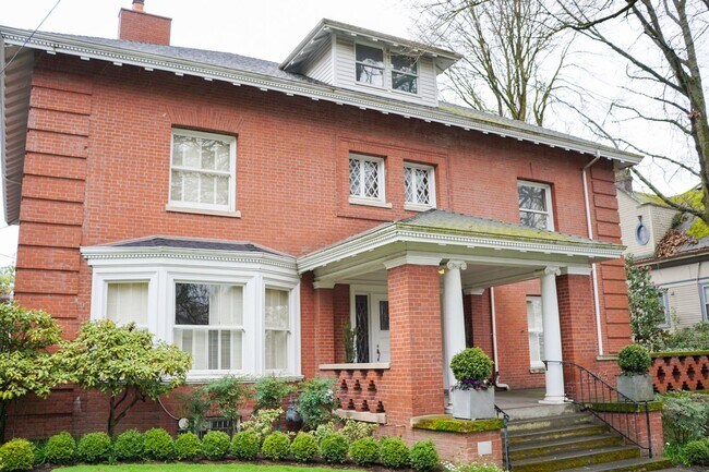 Primary Photo - Spacious Nob Hill Historic Property with a...