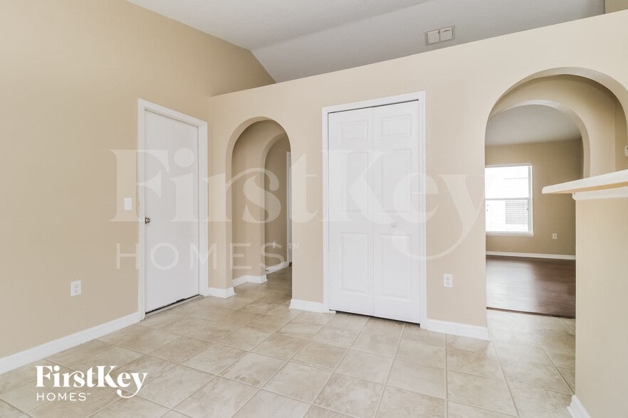 Building Photo - 2684 Whispering Trails Dr