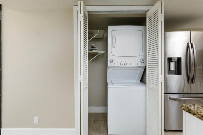 Building Photo - 2775 Kipps Colony Dr S