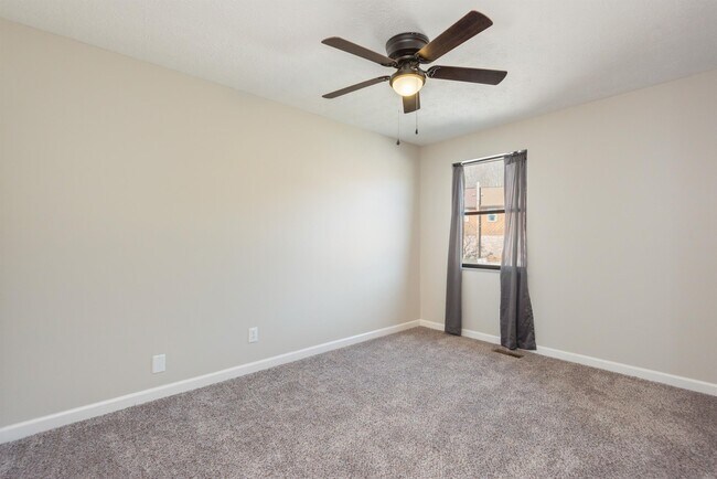 Building Photo - 2909 La Villas Dr