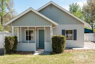 Building Photo - Charming 2 Bed, 1 Bath Single-Family Home with Large Backyard & RV Hookups!