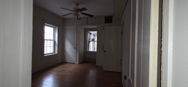 Building Photo - 217 S Cross St