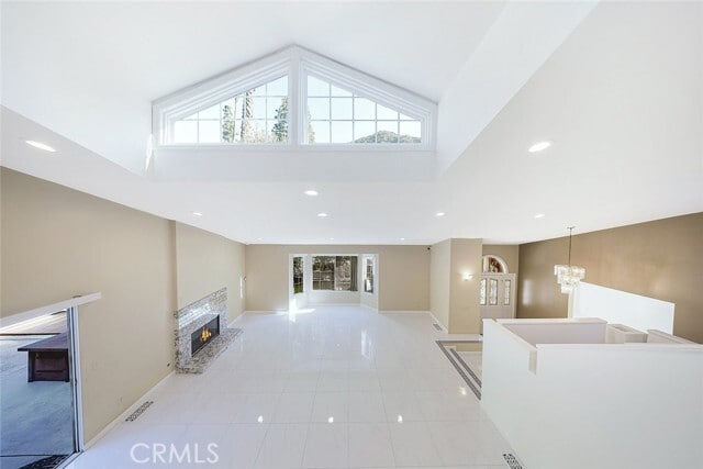 Building Photo - 2255 E Chevy Chase Dr