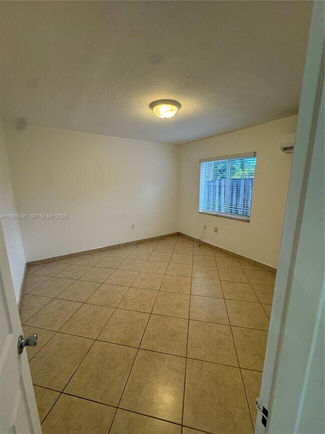 Building Photo - 1625 Dewey St