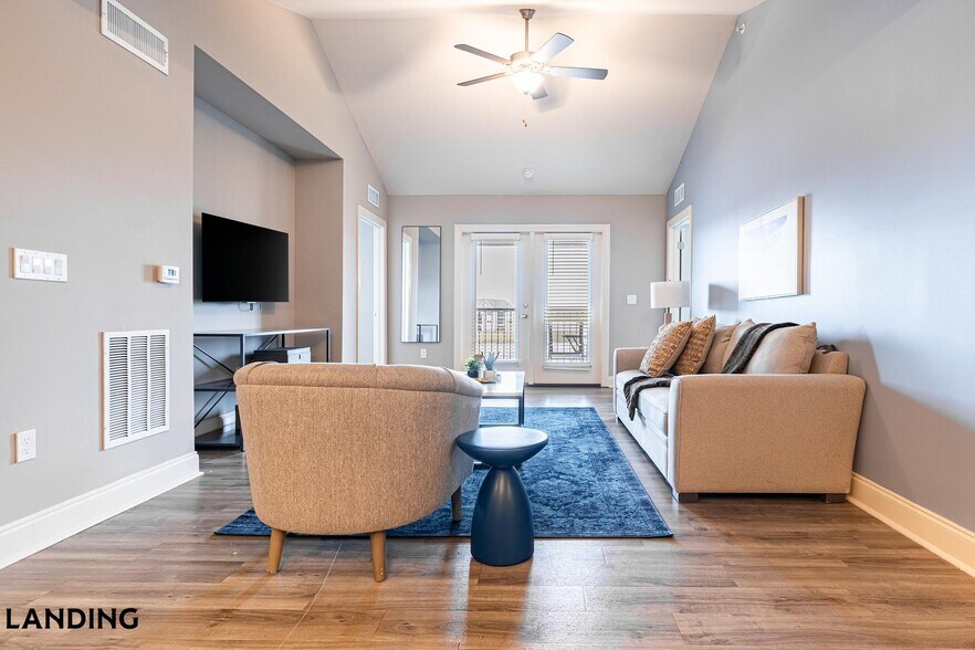 Building Photo - 305 Laredo Dr